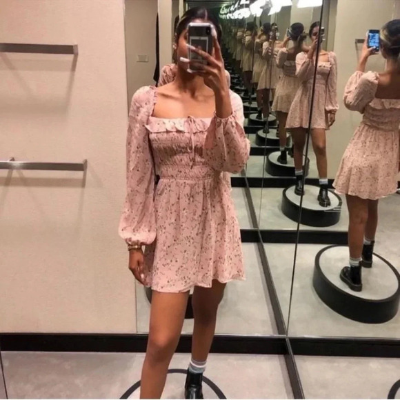 Reformation Morris Long Sleeve Floral Mini Dress in
Melody Pink Floral |… - Picture 2 of 16